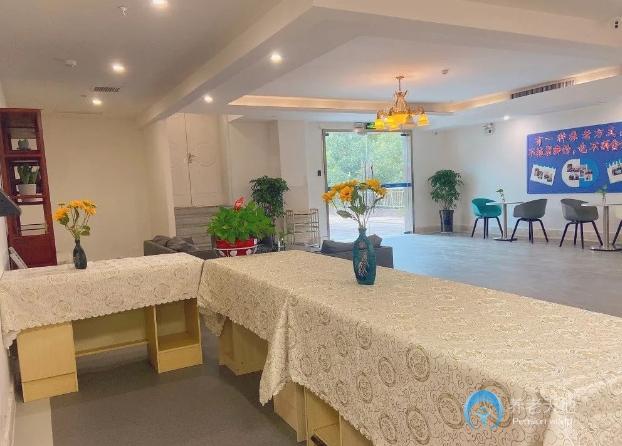 長沙市岳麓區(qū)英藍(lán)頤養(yǎng)康復(fù)中心