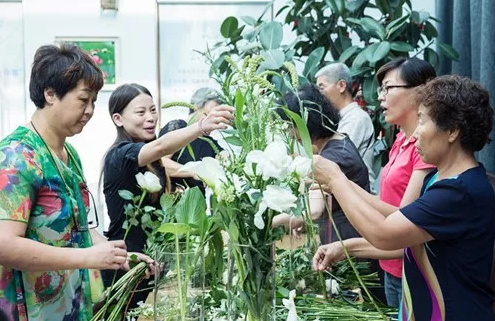 1545199106549096511.png 插花.png