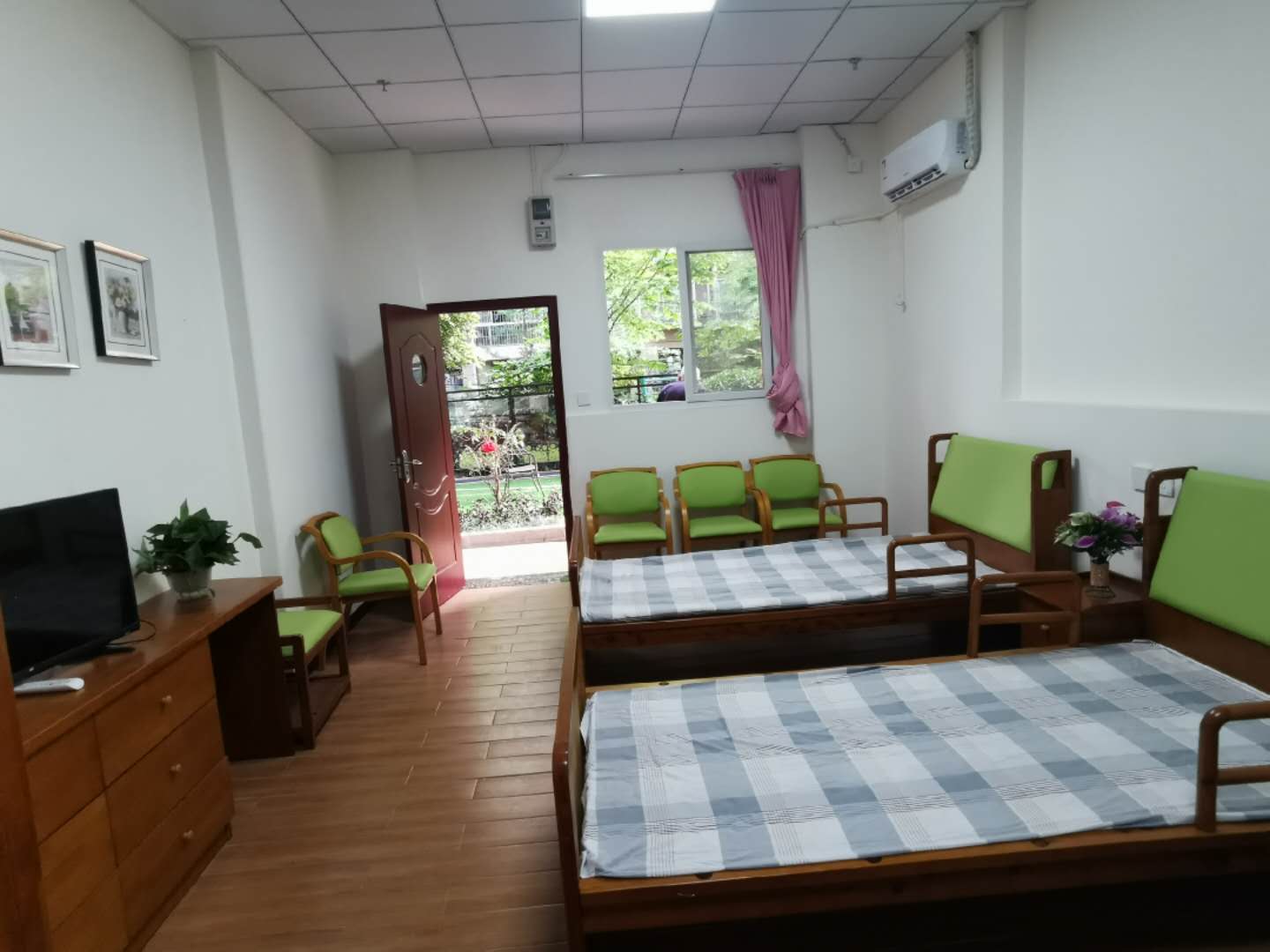 1587537594591041601.jpg 1587537594591041601.jpg